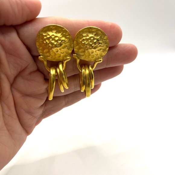 Elegant Matte Gold Hammered Earrings Clip on Premier Designs Vintage Statement - Picture 11 of 13
